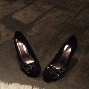 Cute black pumps with bling bow